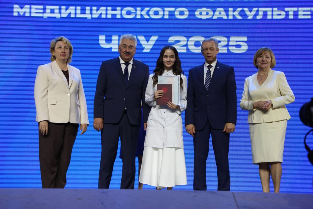 Торжественная церемония вручения диплома врача - выпускника медицинского факультета ЧГУ 2025 (Фоторепортаж)
